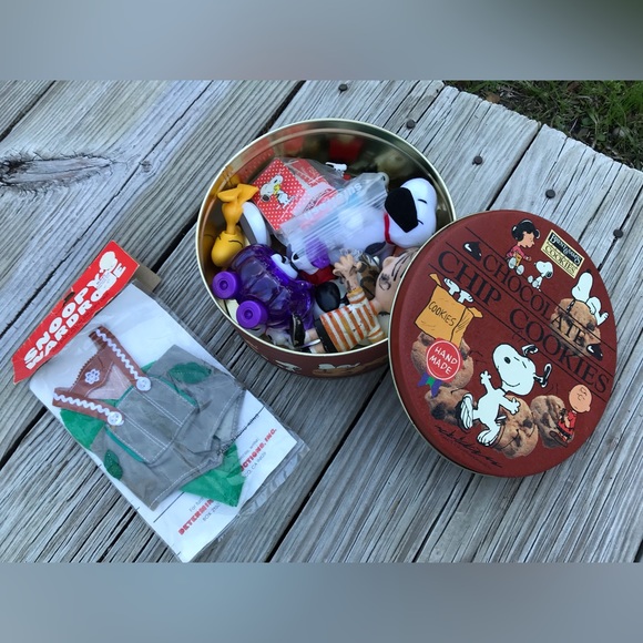 Lot Vintage PEANUTS Snoopy Charlie Brown & Gang Toys Figures Tin Outfit 50s 60s - Picture 13 of 13